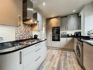 Kitchen- click for photo gallery